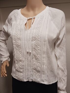 Hollister White Embroidered Tie-Neck Peasant Blouse Size Medium